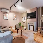 Chic 3-Room Air-Conditioned Apartment In The Heart Of The Marais